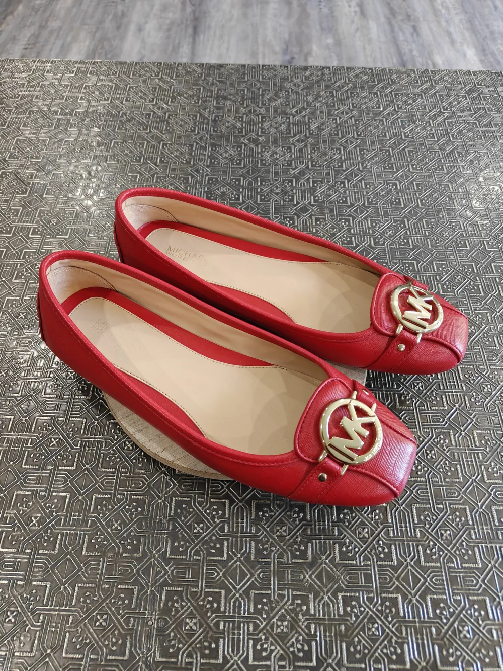 🐢 Michael Kors Fulton Moc leather flats Driving Shoe. Red With Gold Medallion - Picture 4 of 9